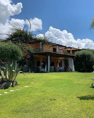 Villa di 350 m² con più di 5 locali a Diamante