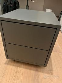 Cassettiera/comodino con rotelle