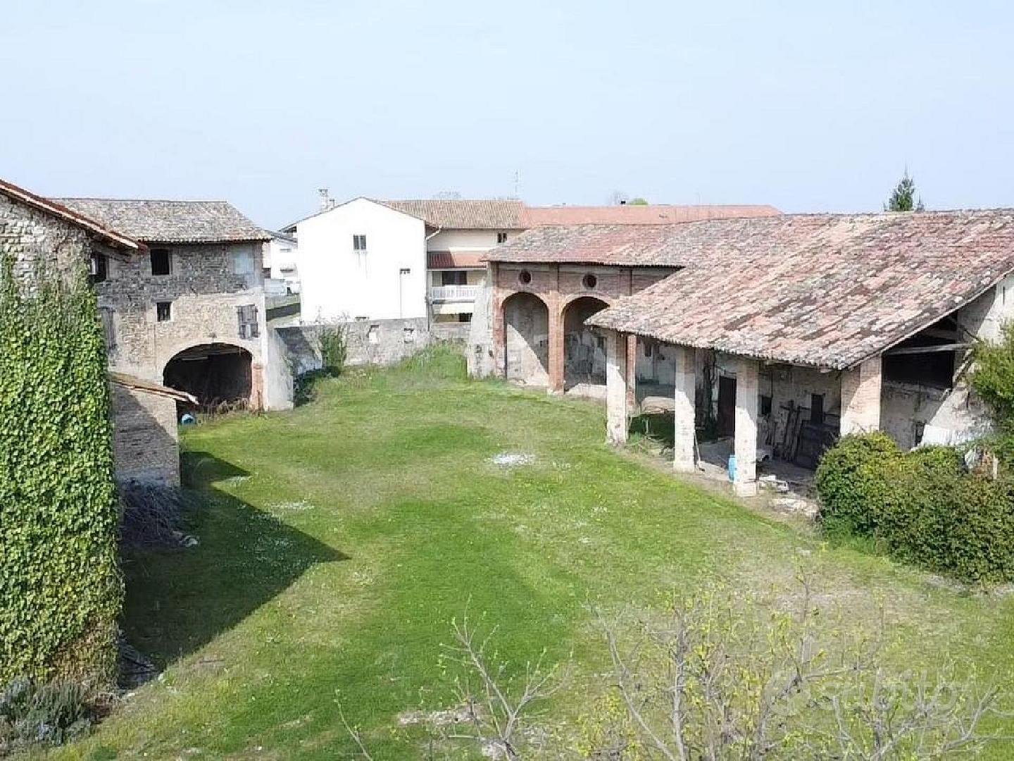 AMPIO RUSTICO CON TERRENO DI 3.000 MQ - View 2