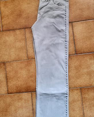 jeans grigio con borchie 