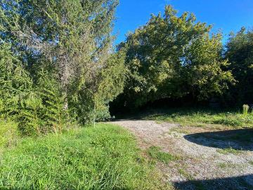 Locale laboratorio con parte abitativa e terreno