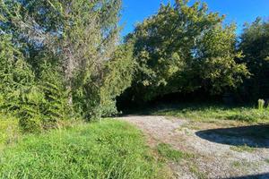 Locale laboratorio con parte abitativa e terreno