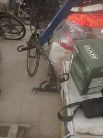 2 letti 1 sedia a rotelle 1 sollevatore elettrico 