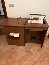 Macchina per cucire su mobile