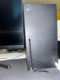 consol più monitor e 2 joystick