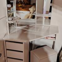 toeletta nuova con sgabello