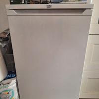 Congelatore marca "BEKO" basso a tre cassetti