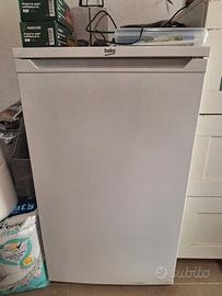 Congelatore marca "BEKO" basso a tre cassetti