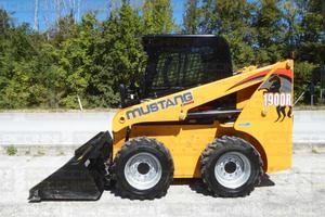 Minipala gommata Mustang 1900R HF