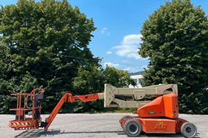 piattaforma a braccio articolato JLG E 400 AJ