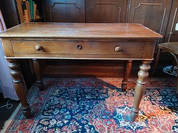 Tavolo della seconda metà dell'800