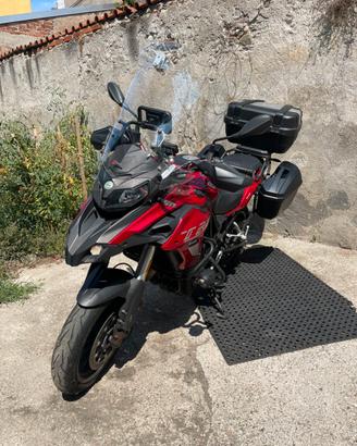 Benelli TRK 502 rossa – 2017 – GIVI - 23.034 km