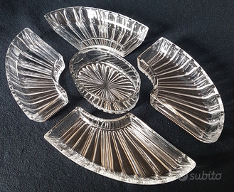 Servizio vintage di piattini per aperitivi