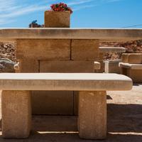 Tavolo e panchine in pietra salentina