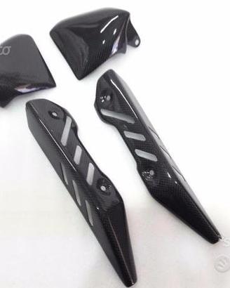 Fianchetti laterali radiatore carbonio mv brutale