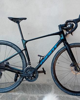 Giant revolt gravel