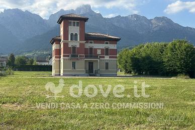 Villa di 900 m² con più di 5 locali e box auto a S
