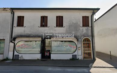 DA LOCALE A CASA: PROGETTO CON GIARDINO