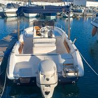 Terminal Boat 21 con motore Evinrude da 115 CV