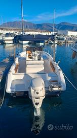 Terminal Boat 21 con motore Evinrude da 115 CV