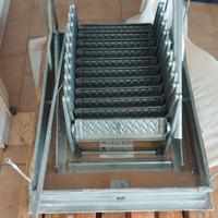 Scala retrattile manuale