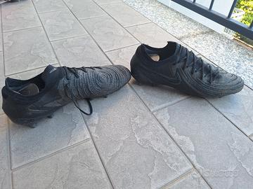 5 paia di scarpe da calcio  prezzo libero 