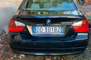 Bmw 320d futura E90 incidentata 2006 nera