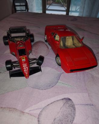 coppia modellini auto Ferrari  da corsa e coupé 