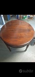 Tavolo in legno con n.6 sedie