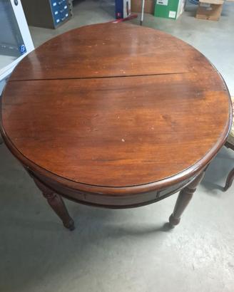 Tavolo in legno con n.6 sedie