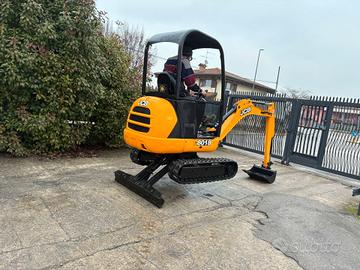 E281 Escavatore JCB 18 q allargabile