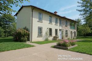 Casale con capannone e vigneto