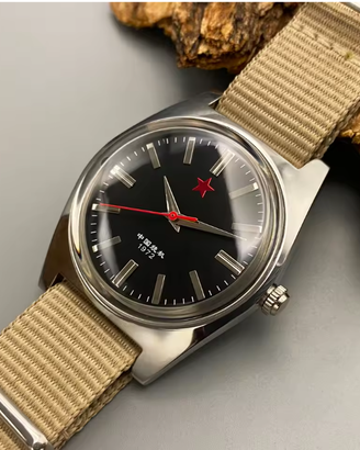 Orologio Manuale "Tongji 1972" -Red Star- Nuovo.
