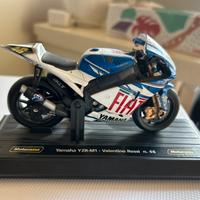Modellino moto Yamaha YZR-M1