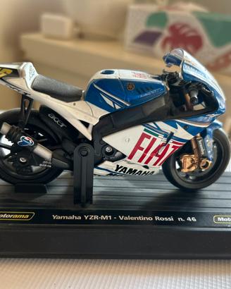 Modellino moto Yamaha YZR-M1