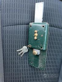 Serratura vecchia completa