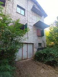 Casa indipendente con 20 mila mq di terreno