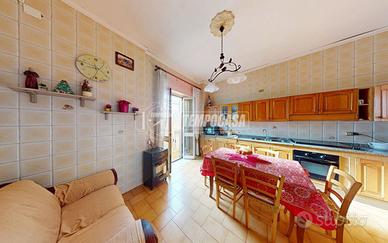 Appartamento di 4 vani e accessori, Afragola