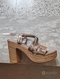 Sandali con tacco alto n40