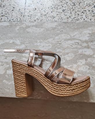 Sandali con tacco alto n40