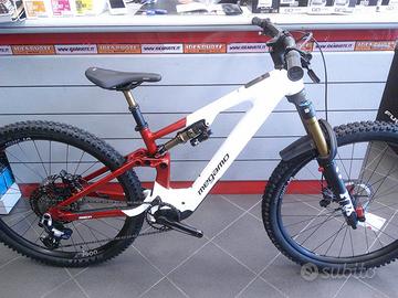 MEGAMO REASON AL 03 2027 AVINOX M2S NUOVO E-BIKE