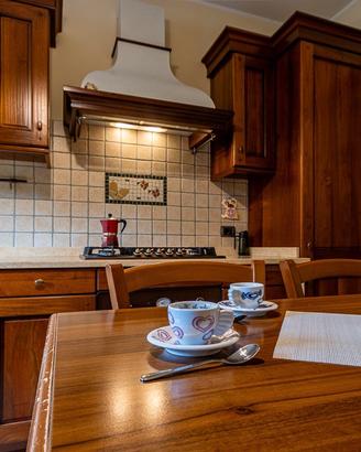 Cucina artigianale, ante in massello.
