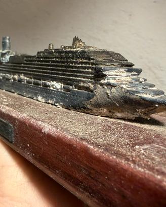 Modellino Costa Concordia relitto costaclub
