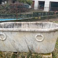 Vasca antica in marmo bianco di Carrara