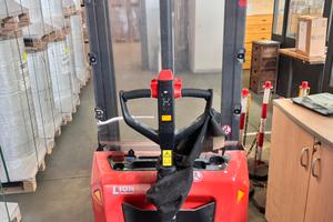 Transpallet elettrico 2,9 Mt 13 ore di lavoro