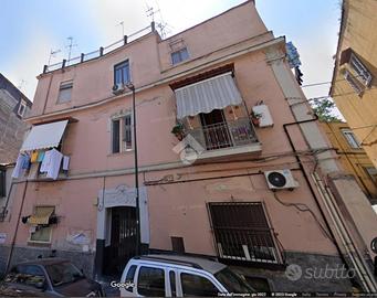 2 LOCALI A NAPOLI