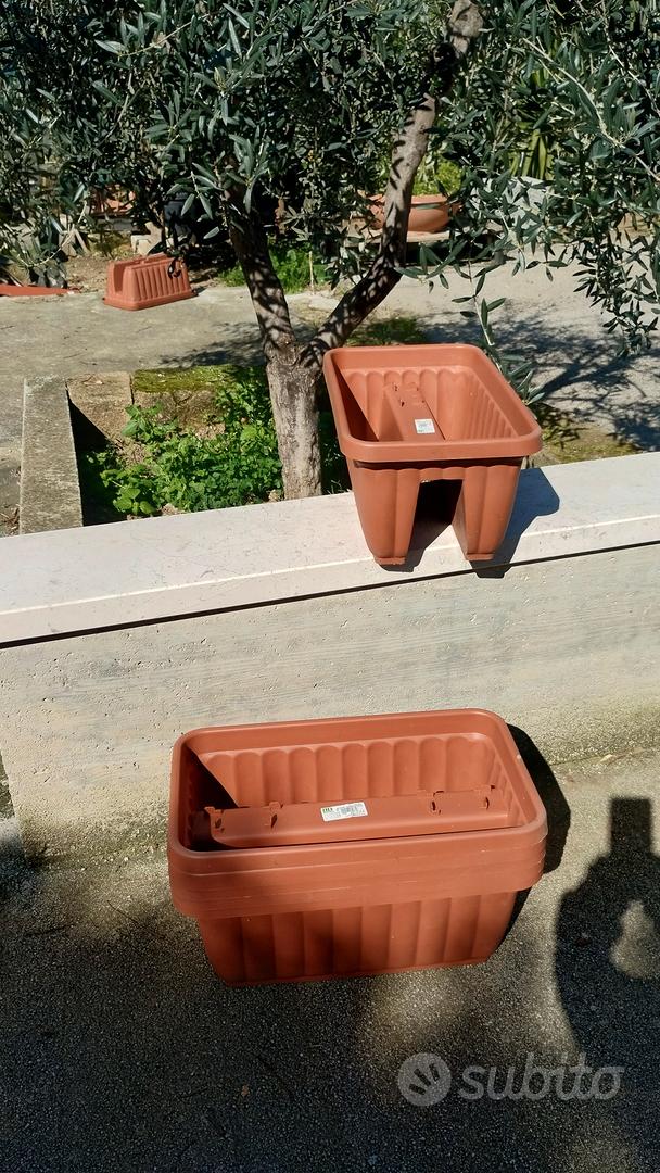 Confezione da 5 sottovasi rotondi da 23 cm, per piante da giardino, in plastica, per interni ed esterni, adatti per vasi fino a 20 cm (bianco, esterno 23 cm