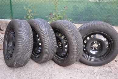 Treno gomme piu' cerchi per Renault