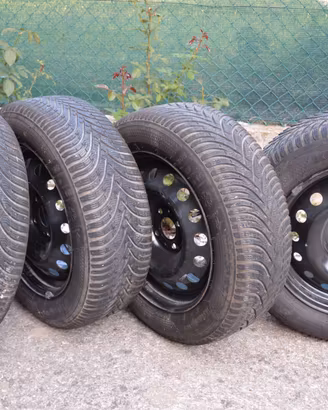 Treno gomme piu' cerchi per Renault