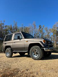 Toyota land cruiser lj 70